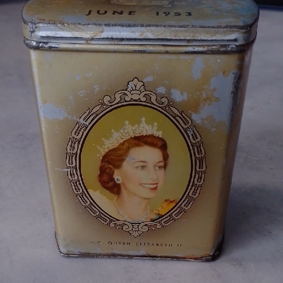 Vintage Coronation June 1953 Queen Ezliabeth II Tin Box Fox's Glacier Mints - Picture 5 of 11